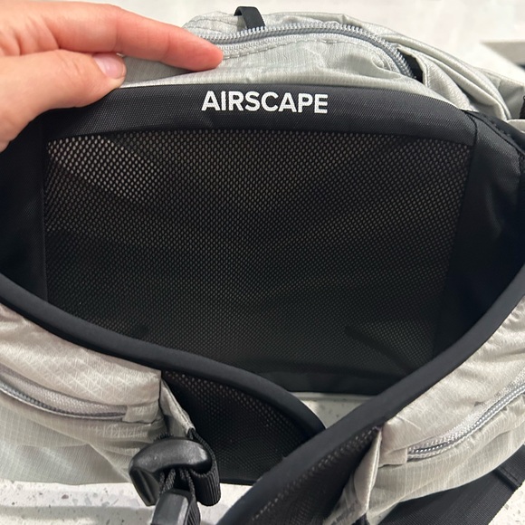 Osprey Tempest 6 Silver Belt Bag - Picture 6 of 8